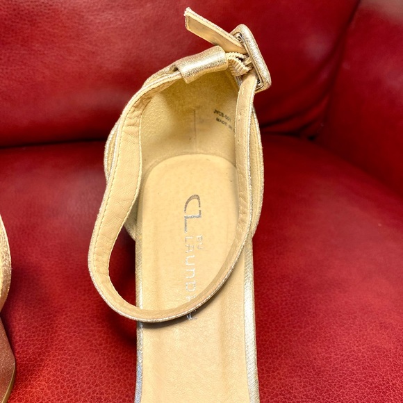 Sandals in silver color CL Laundry Heeled Sandals 3” H - Picture 5 of 9